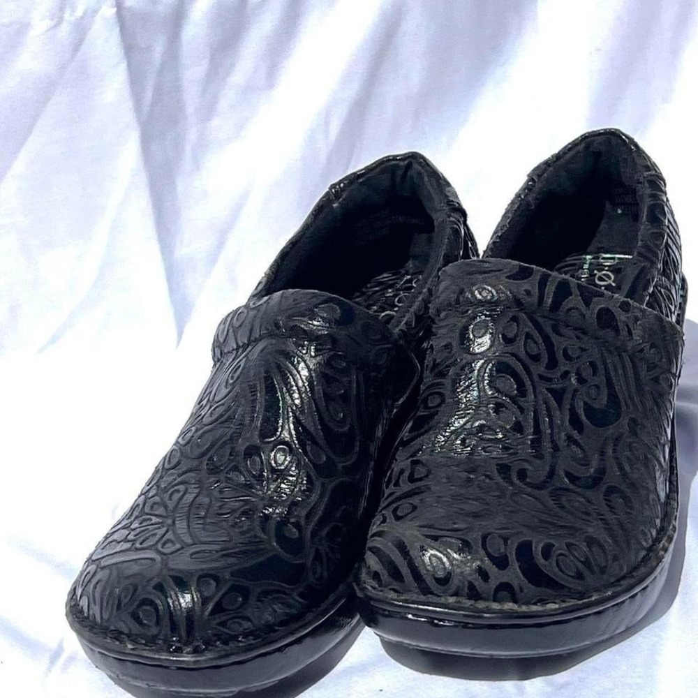 Black leather platform shoes with paisley design